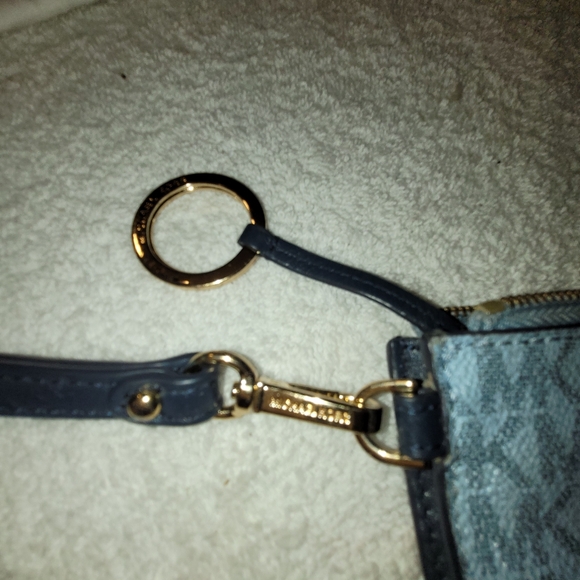 Michael Kors Wristlet With Key Chain Card ID Blue/black monogram - Picture 4 of 6